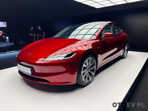 Zdjęcie Tesla Model 3