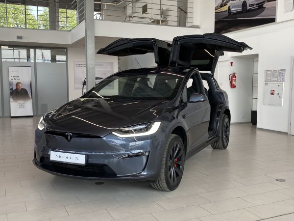 Tesla Model X Ludicrous Performance