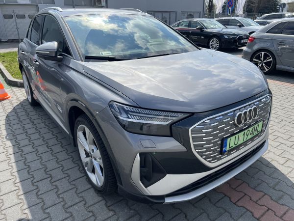 Audi Q4 e-tron 45 quattro Audi Q4 e-tron 45 quattro