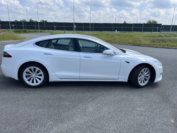 Tesla Model S Standard Range