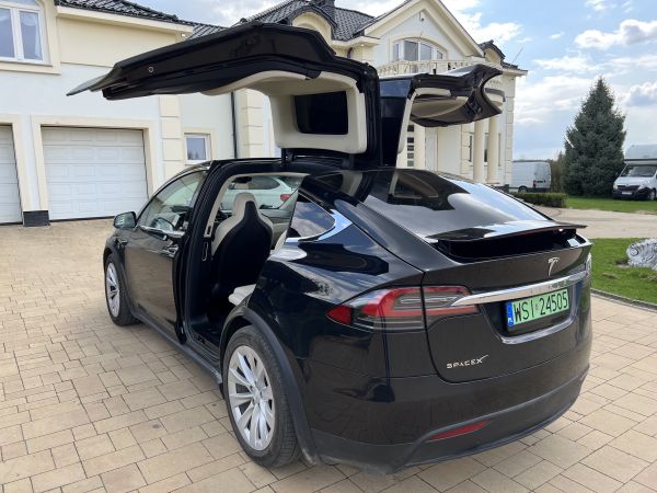 Tesla Model X 75D