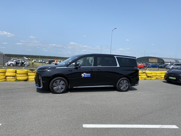 Maxus MIFA 9