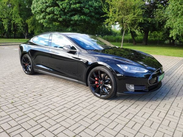 Tesla Model S P90D