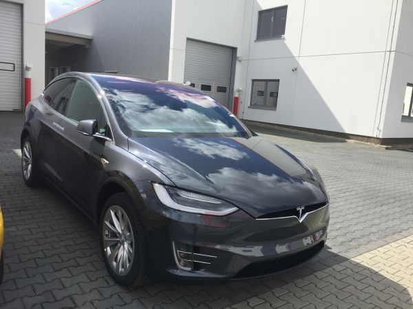 Tesla Model X 100D