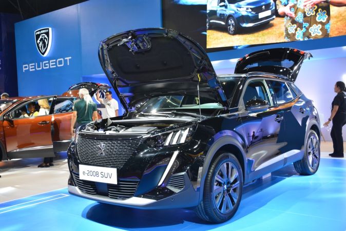 Peugeot e-2008 SUV