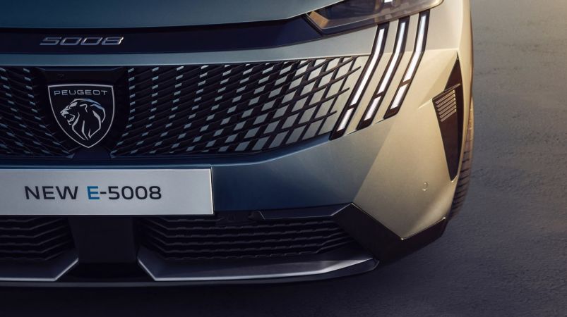 Peugeot e-5008 98 kWh Long Range