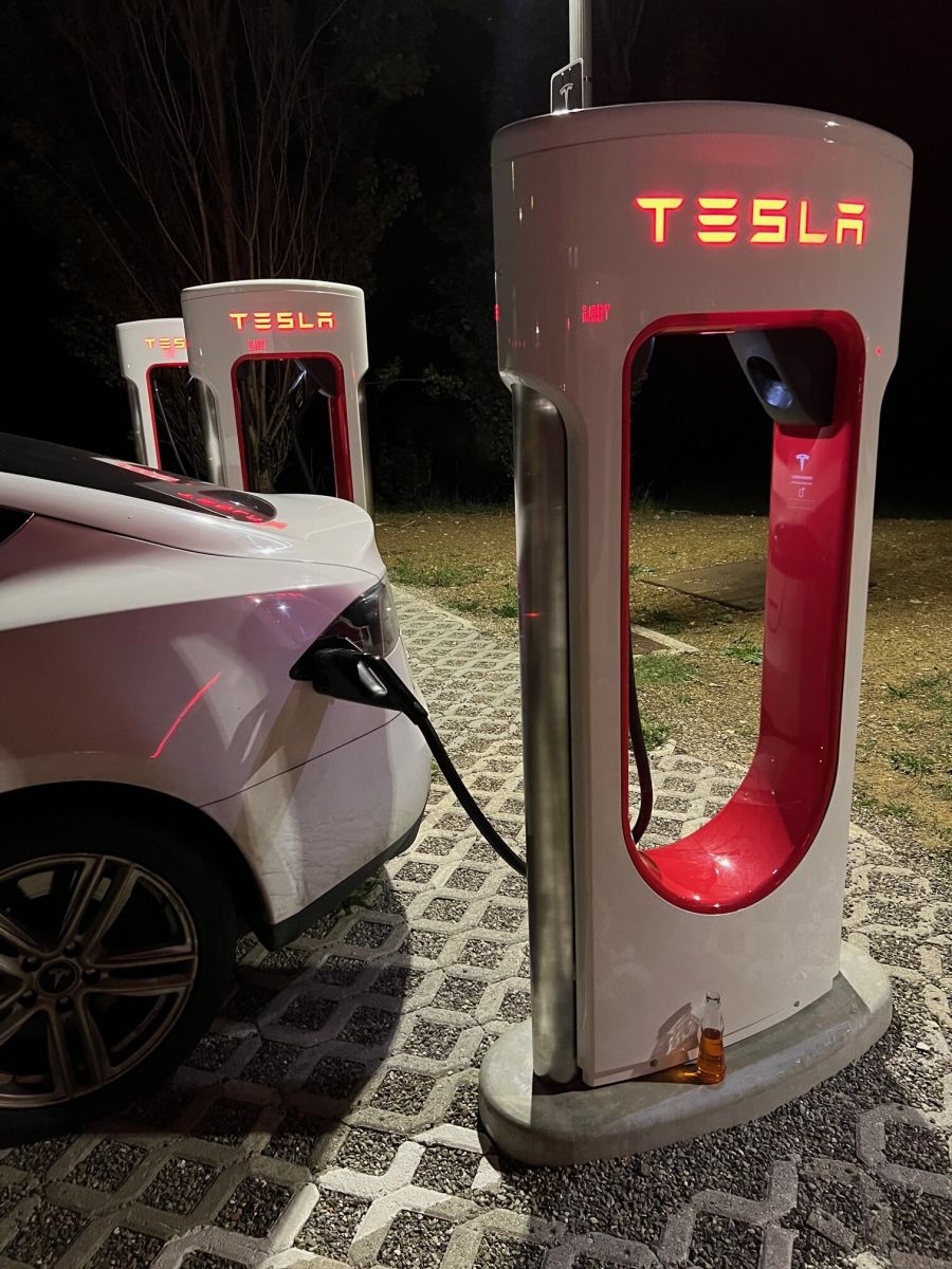 Tesla pokazuje swój potencjał! - zdjęcie główne