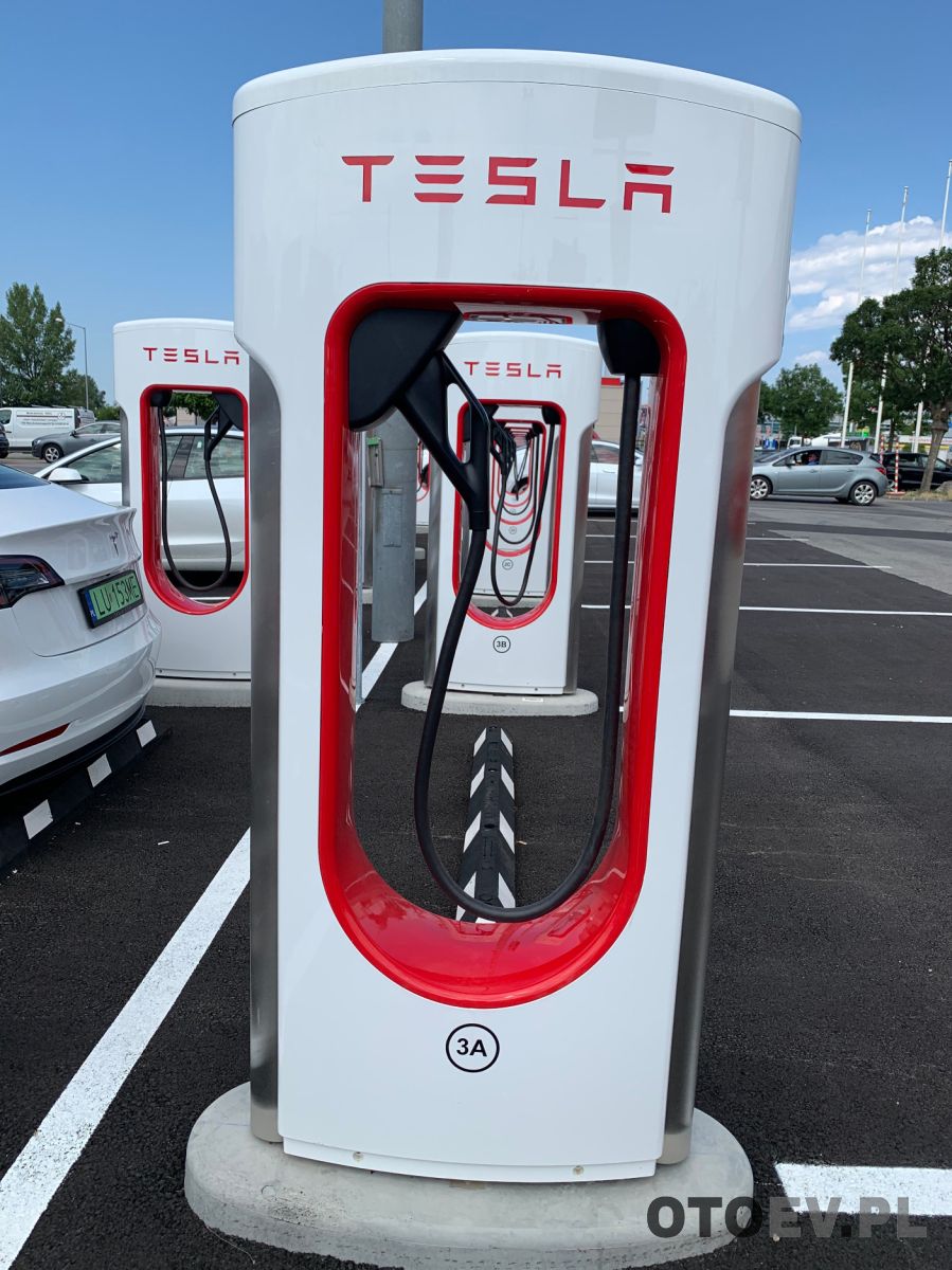 Tesla w końcu udostępnia Superchargery w USA innym markom... - zdjęcie główne