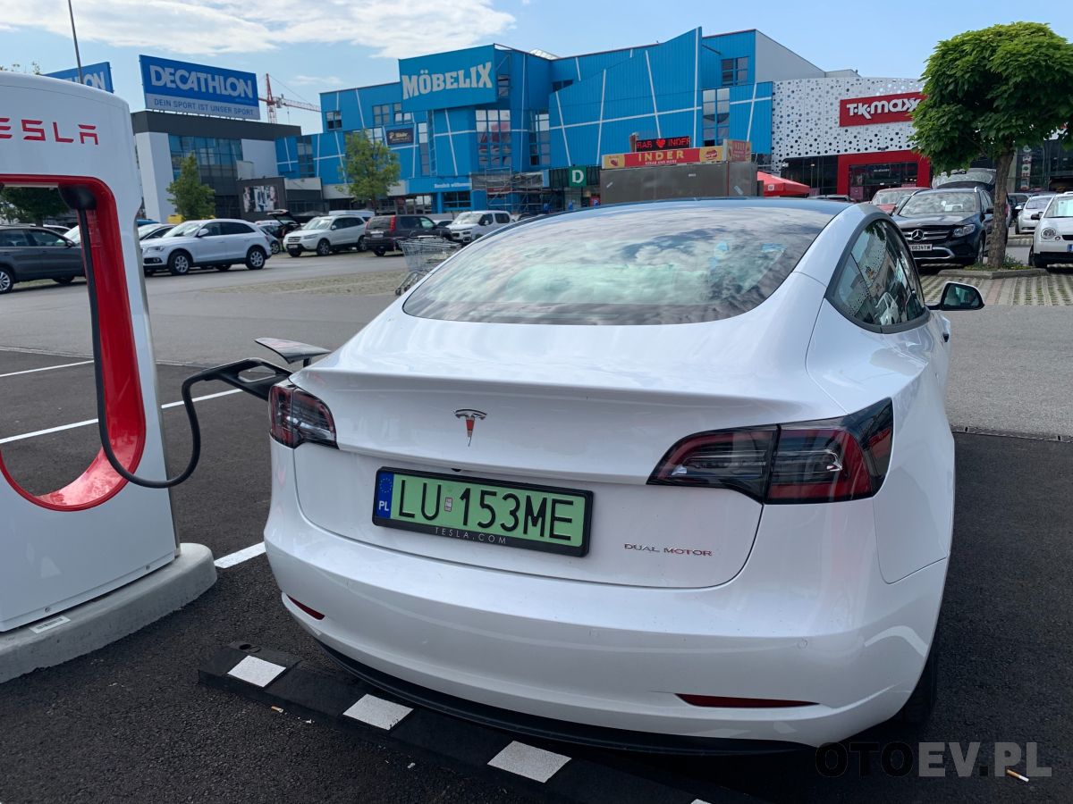 Sieć ładowania Supercharger najlepsza w USA! - zdjęcie główne