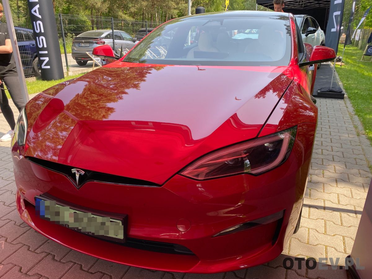 Tesla bez kierownicy? Model S Plaid z wolantem (film 4k) - zdjęcie główne