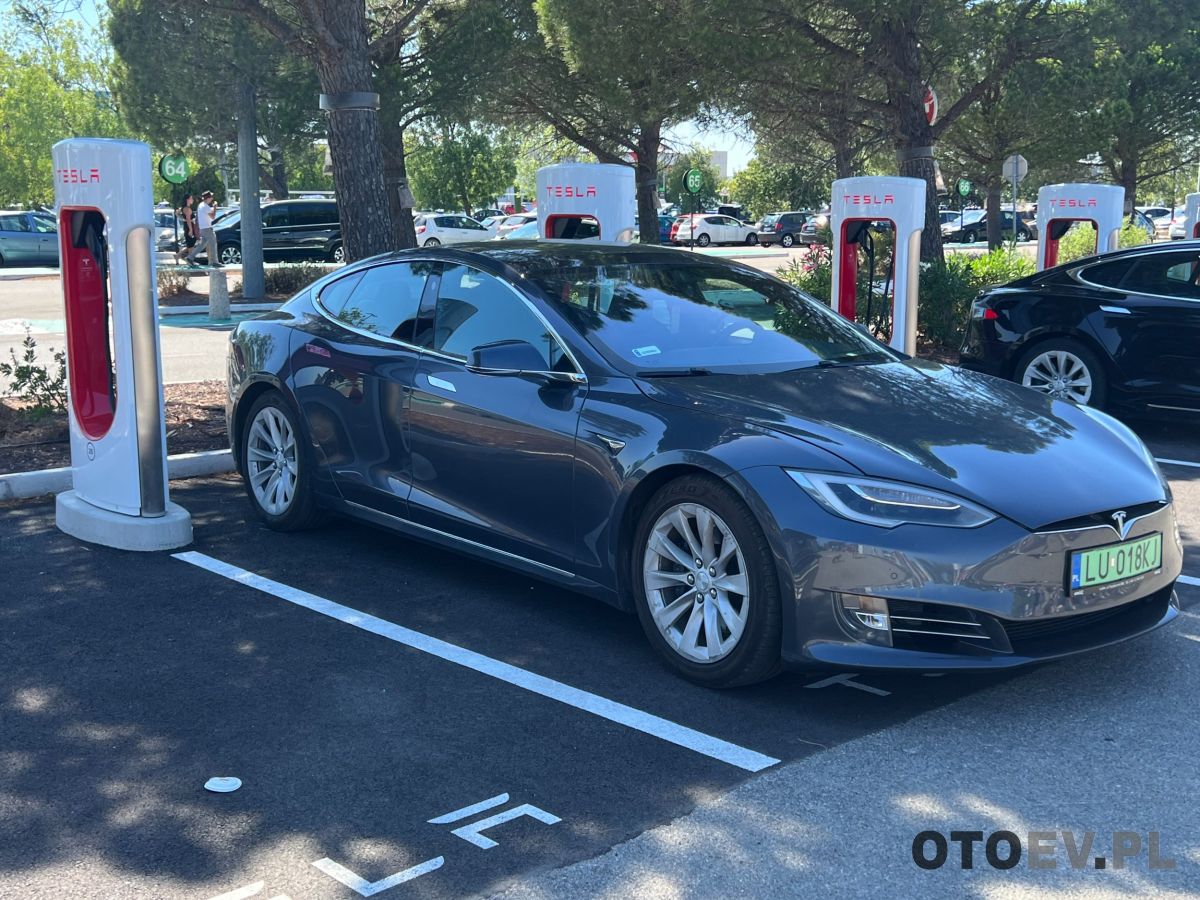 Tesla znów zachęca do zakupu swoich aut, w grze nie tylko zniżki - zdjęcie główne
