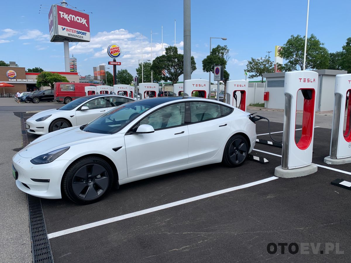 Tesla znów pozwala na transfer darmowego ładowania. Jest jednak warunek - zdjęcie główne