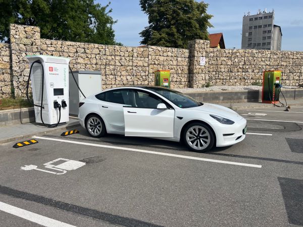 Europejskie podróże Teslą