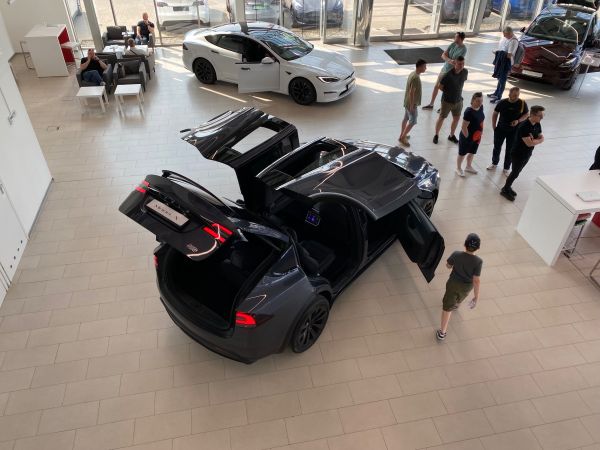 Salon Tesli w Warszawie