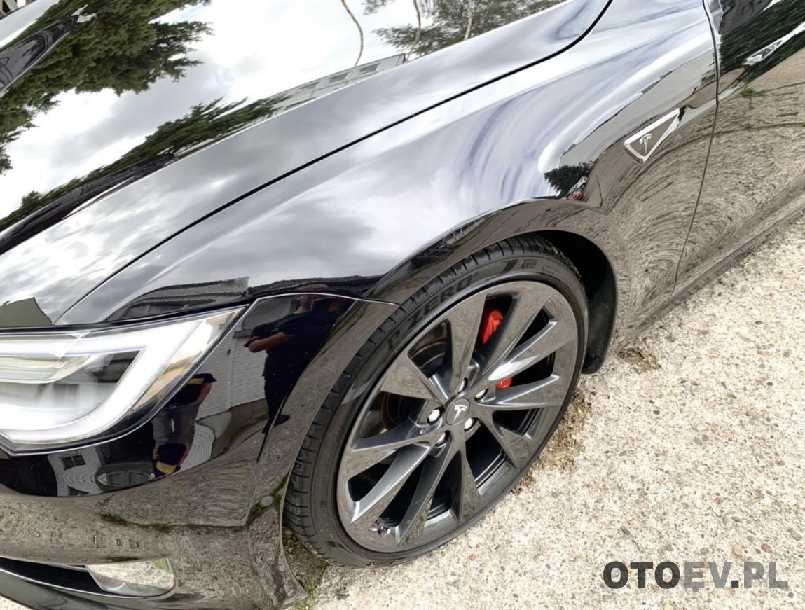 Tesla S 90D Free Supercharger