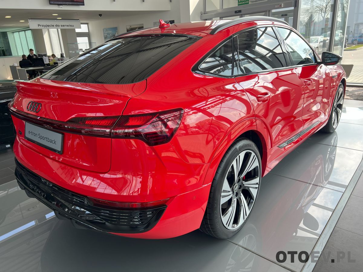 Audi Q8 etron Sportback 50 quattro elektryczny opinie, dane