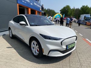 Zdjęcie Ford Mustang Mach E SR RWD