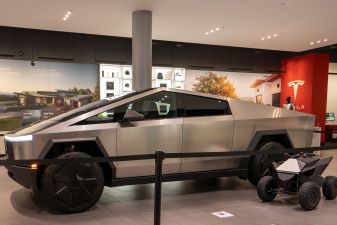 Zdjęcie Tesla Cybertruck AWD