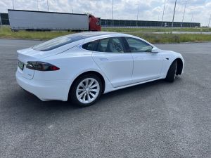 Zdjęcie Tesla Model S Standard Range