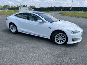Zdjęcie Tesla Model S Standard Range