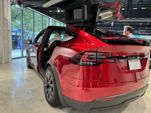 Zdjęcie Tesla Model X Plaid