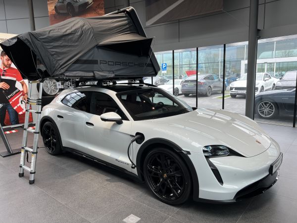 Porsche taycan 4s shop cena