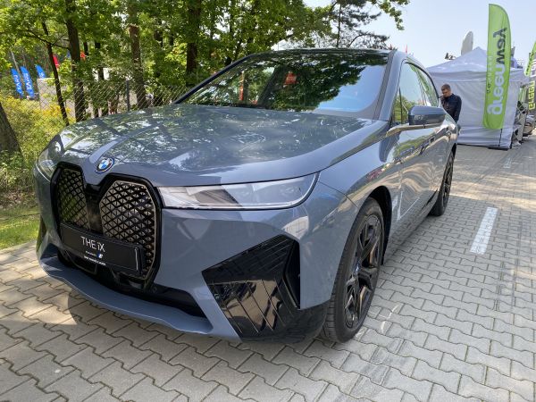 BMW iX xDrive50 elektryczny - opinie, dane techniczne, cena, zdjęcia i ...